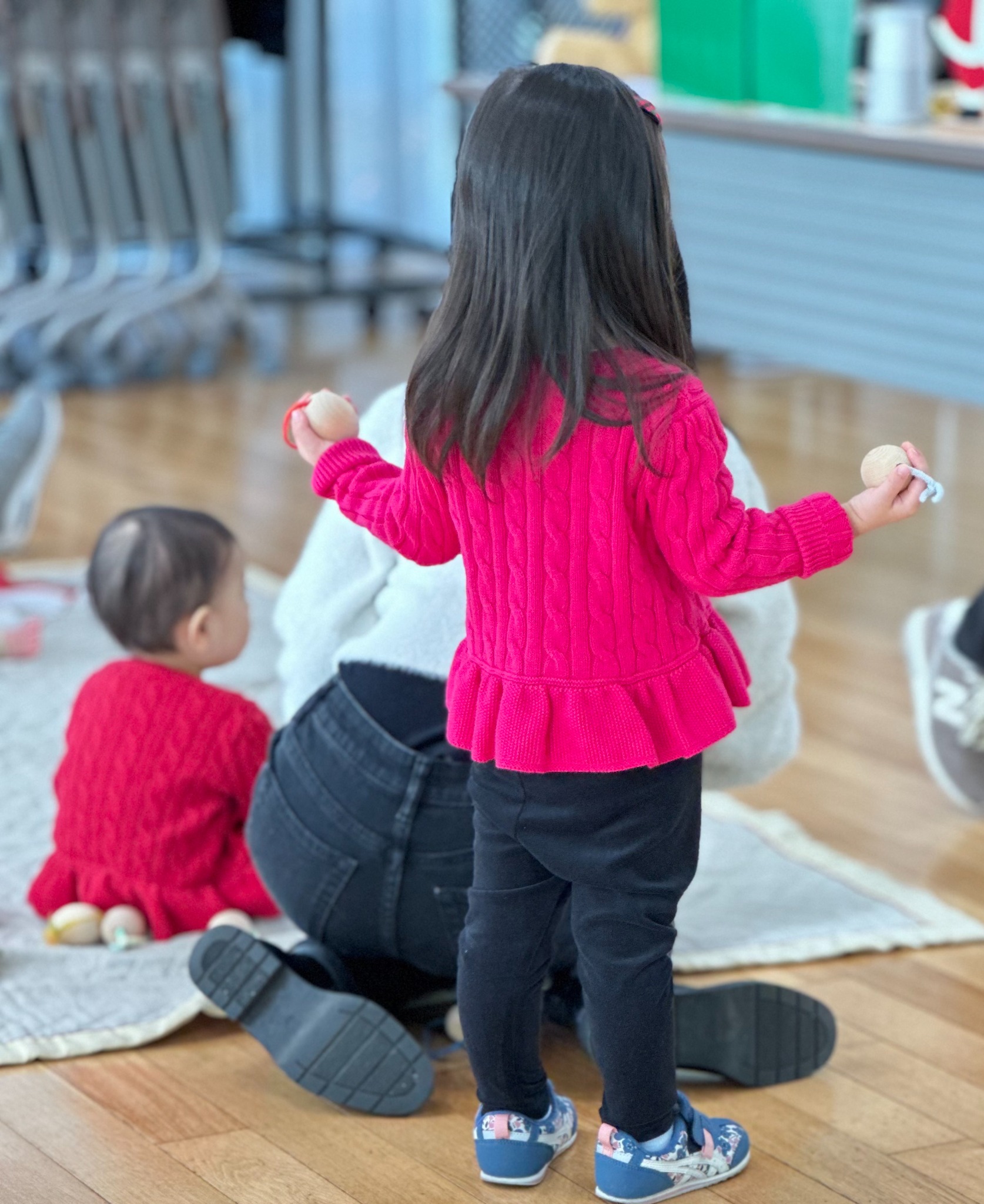 音木育楽器を楽しむ子ども